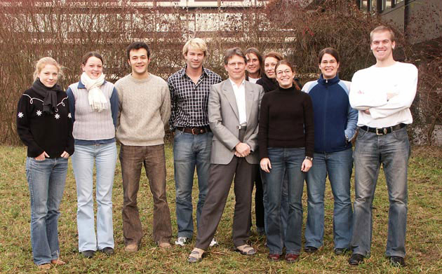 Gründungsmitglieder der Gibbon Conservation Alliance vor der Universität Zürich-Irchel